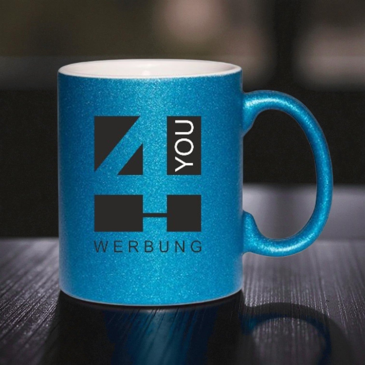 Glitzertasse mit Glitzerpartikeln Blau