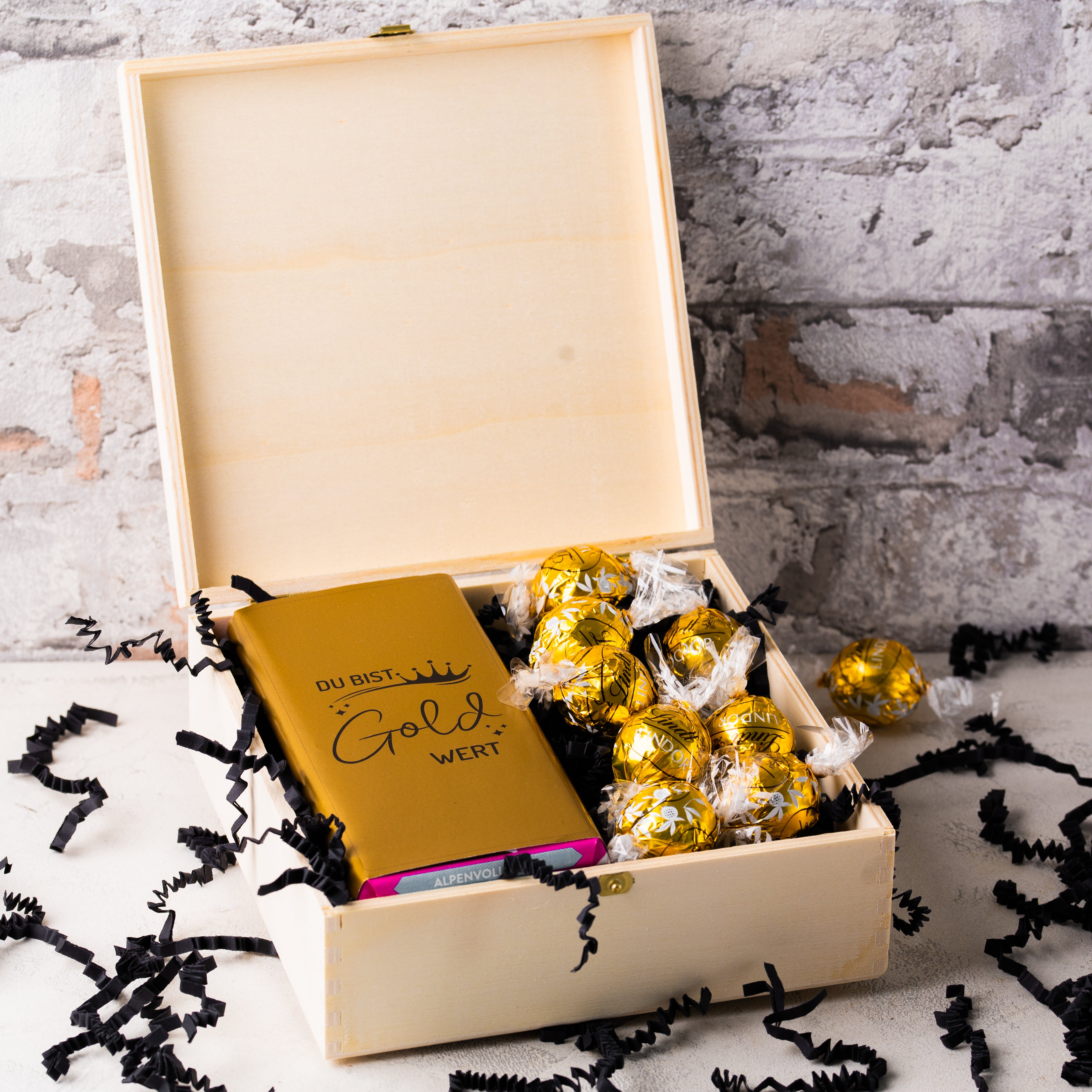 Geschenkbox "Du bist Gold wert" mit Schokolade