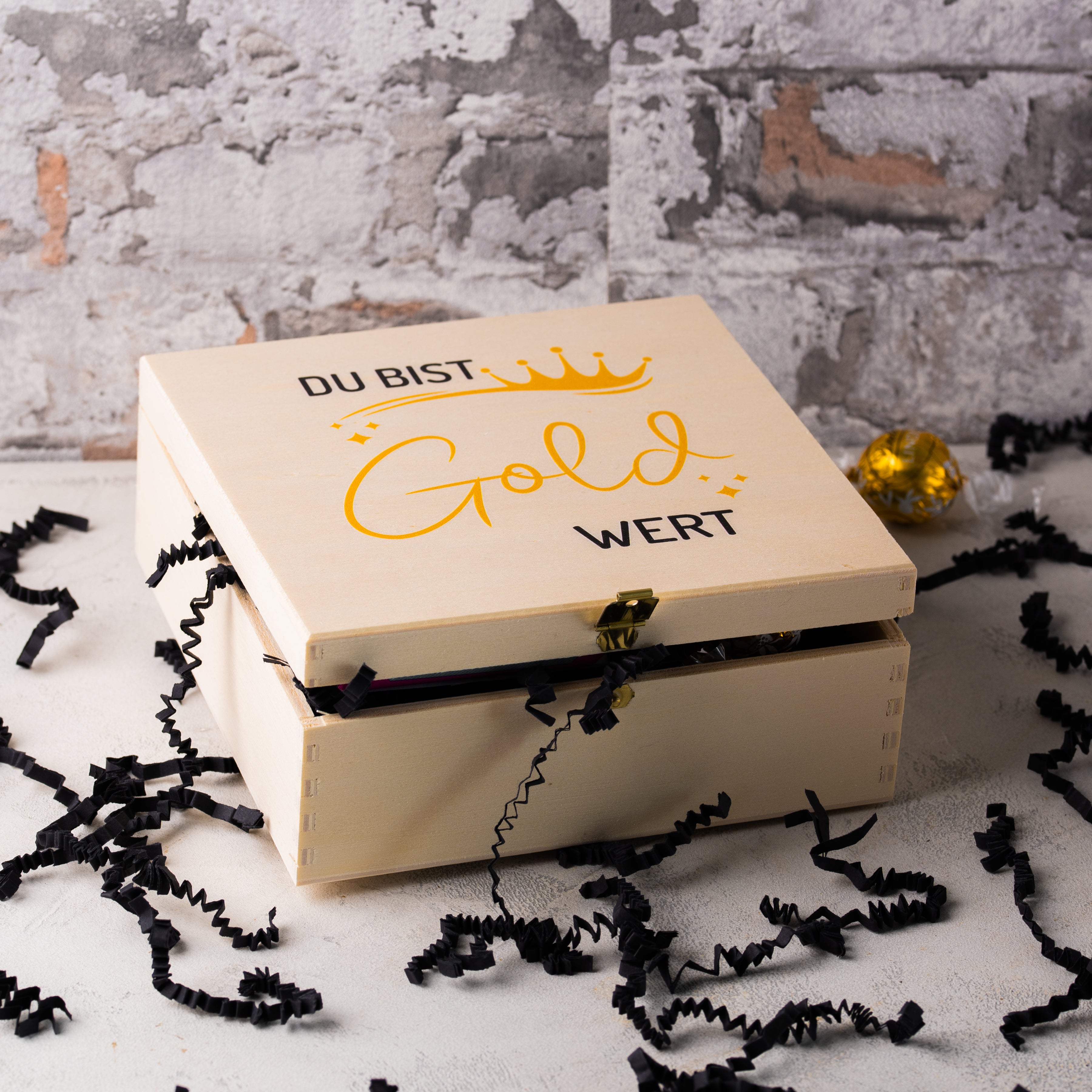 Geschenkbox "Du bist Gold wert" mit Schokolade