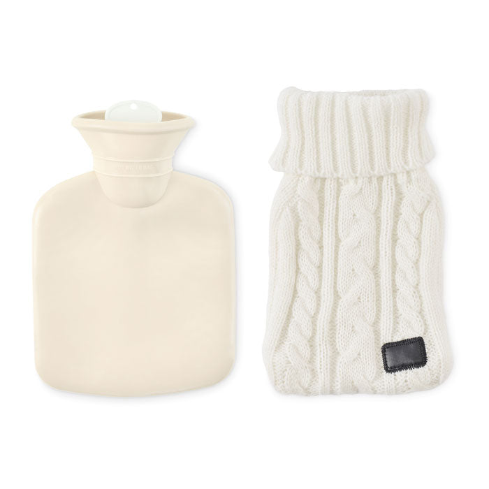 Wärmflasche mit gestricktem Bezug