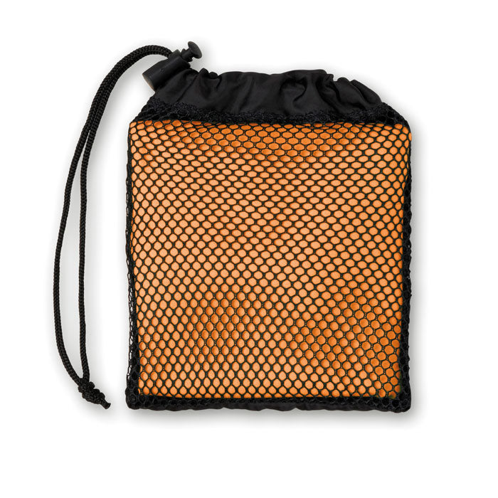 Sporthandtuch in praktischer Tasche