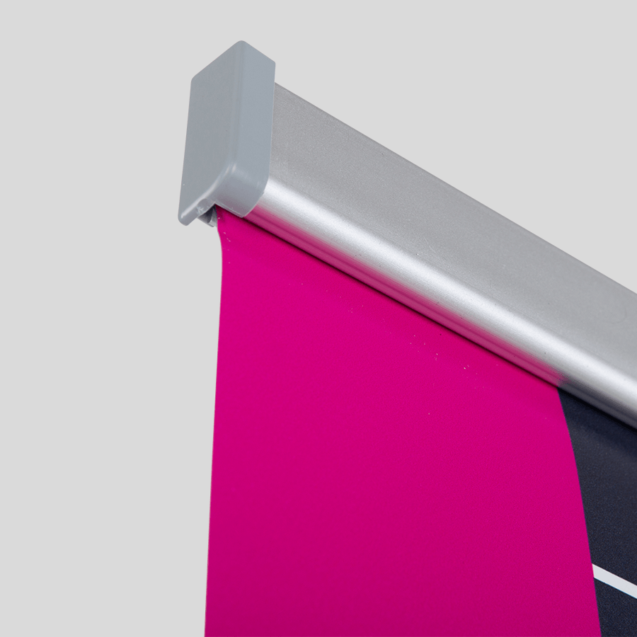 Roll-Up Bannerdisplay mit silberner Kassette - 85 x 200 cm